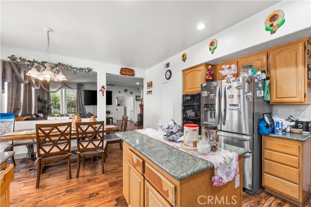 3410 Genoa Place, Palmdale CA: https://media.crmls.org/medias/5c32ac57-99b0-43aa-870d-dae1043e289c.jpg