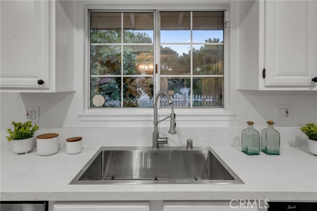 Detail Gallery Image 15 of 48 For 19261 Brae, Santa Ana,  CA 92705 - 4 Beds | 2 Baths