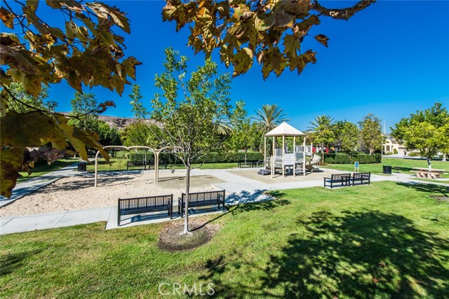 98 Hinterland Way, Ladera Ranch CA: https://media.crmls.org/medias/5c3356a6-0d0f-4f17-a30a-bbbfcac2ec27.jpg