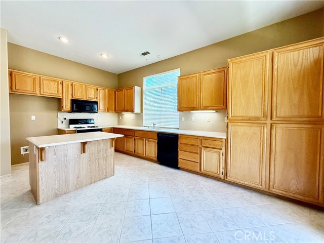 Detail Gallery Image 5 of 18 For 42977 Calle Londe, Temecula,  CA 92592 - 4 Beds | 2 Baths
