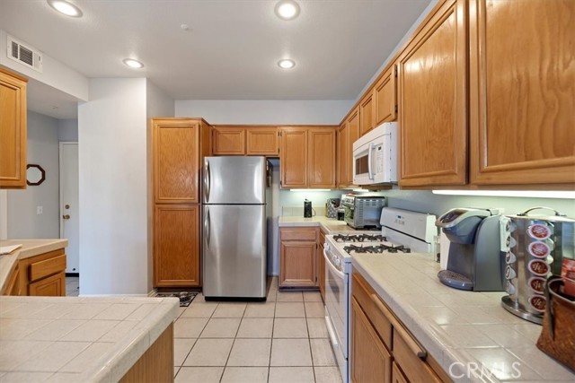 Detail Gallery Image 15 of 48 For 7686 Calle Hacienda, Highland,  CA 92346 - 4 Beds | 2/1 Baths