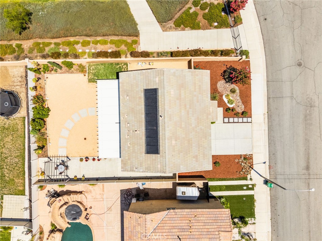 https://media.crmls.org/medias/5c369e1e-e3be-4d92-a03e-1fb43a7e7a8b.jpg?preset=X-Large