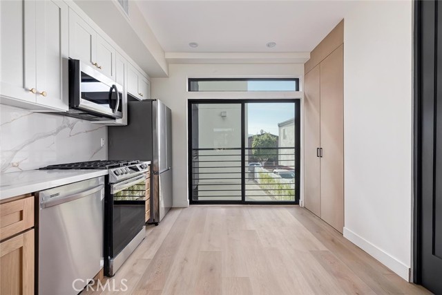 5443 1/2 Blackwelder, Los Angeles CA: https://media.crmls.org/medias/5c370534-e86f-4f25-a455-1bcbfe2c130d.jpg