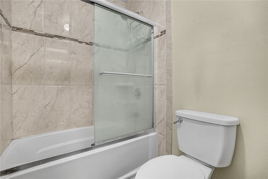 Detail Gallery Image 23 of 40 For 14435 Valerio St #10,  Van Nuys,  CA 91405 - 3 Beds | 2/1 Baths