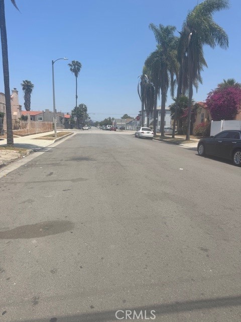 8463 S Halldale Avenue, Los Angeles CA: https://media.crmls.org/medias/5c378a58-0b82-4c1f-9933-4db1d9e78db8.jpg