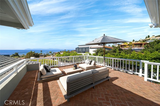 Detail Gallery Image 15 of 33 For 806 Emerald Bay, Laguna Beach,  CA 92651 - 4 Beds | 3/2 Baths