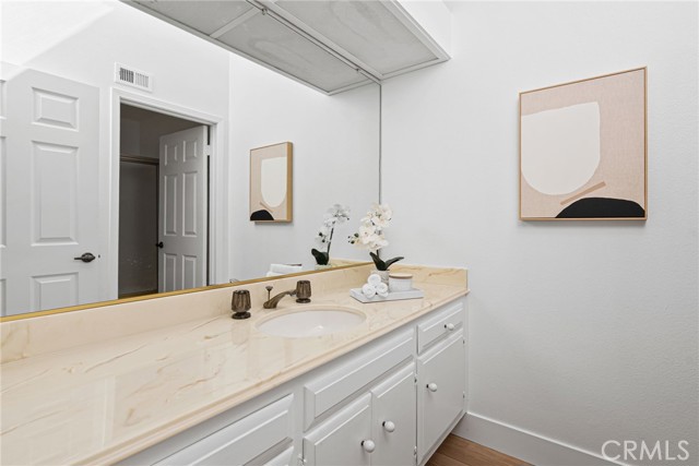 431 Cranston Court, Long Beach CA: https://media.crmls.org/medias/5c38cdd1-ee14-4197-9bfc-daef4124b961.jpg