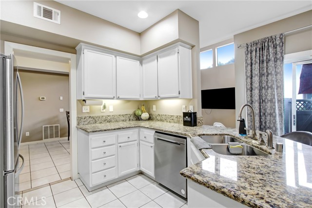 3728 Via Tortola, Riverside CA: https://media.crmls.org/medias/5c391198-f998-4d2a-8777-f0653e68abc4.jpg