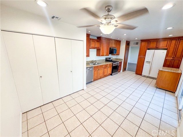 9952 Independence Avenue photo 11