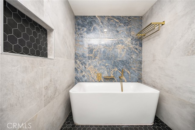 Detail Gallery Image 33 of 42 For 17110 Bluewater Ln, Huntington Beach,  CA 92649 - 1 Beds | 1/1 Baths