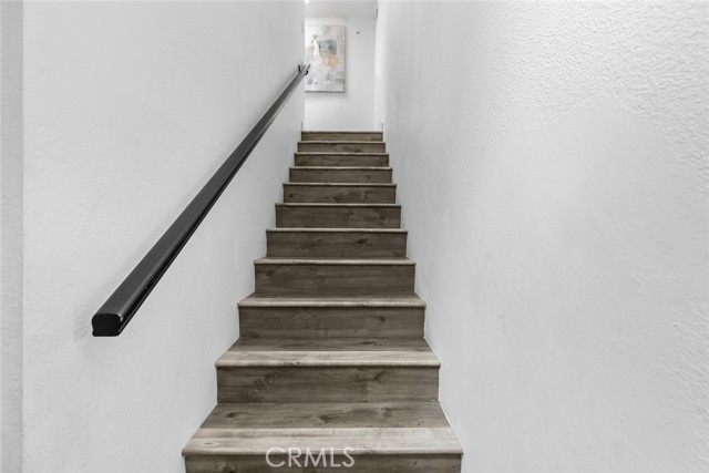 8801 Cedros Avenue, Panorama City CA: https://media.crmls.org/medias/5c3a370a-5032-4ecf-8323-906665980ccf.jpg