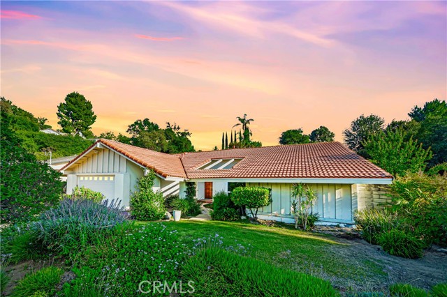 3811 Algonaut Drive, Calabasas CA: https://media.crmls.org/medias/5c3abb1f-7de8-4e23-ad75-6c7d9573b733.jpg