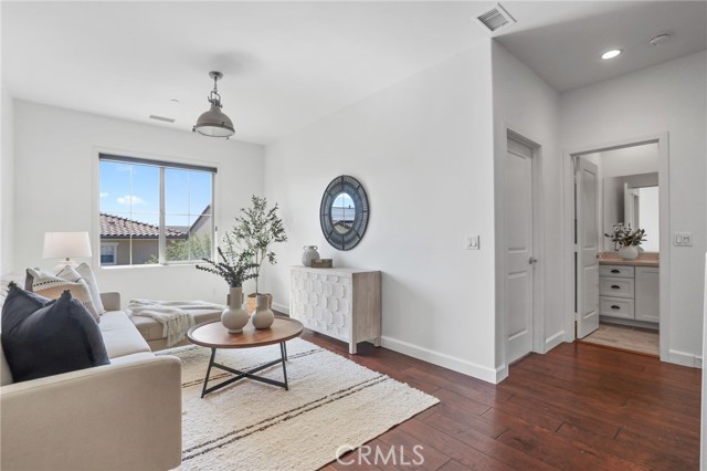 12 Gardenia, Lake Forest CA: https://media.crmls.org/medias/5c3aef70-9d10-4f07-b02e-5c806ee6f73e.jpg