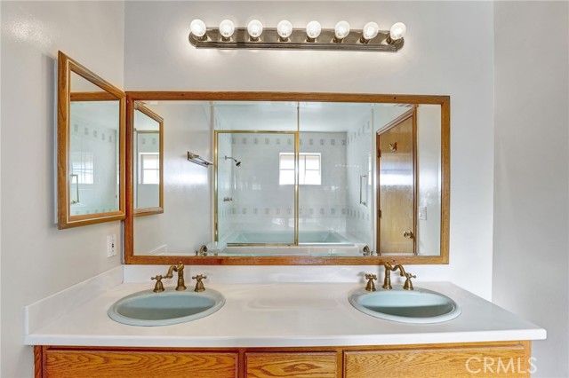 10938 Remmet Avenue, Chatsworth CA: https://media.crmls.org/medias/5c3b2adb-5ba6-4949-9317-279eeead23c6.jpg