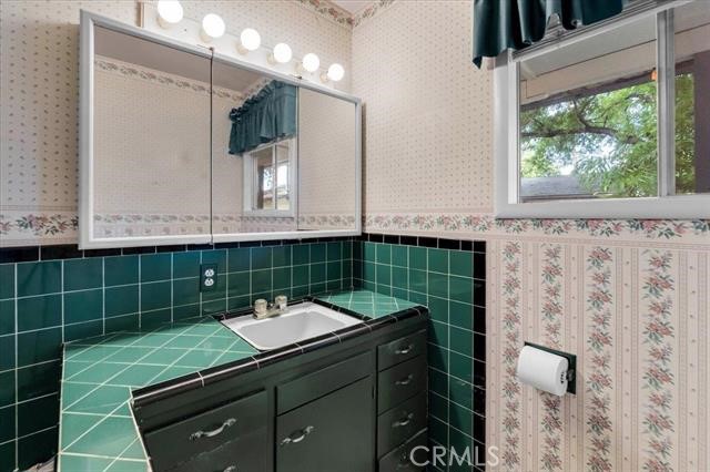 https://media.crmls.org/medias/5c3b2ed6-ae42-4aa0-9f76-5ceea4ab1aeb.jpg?preset=X-Large