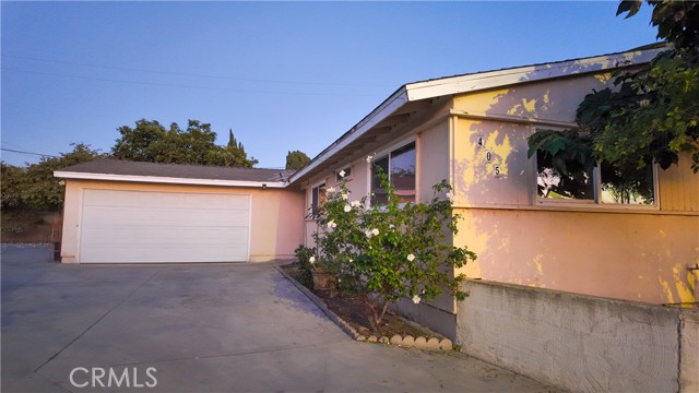 Detail Gallery Image 2 of 38 For 405 S Clara, Santa Ana,  CA 92703 - 3 Beds | 2 Baths