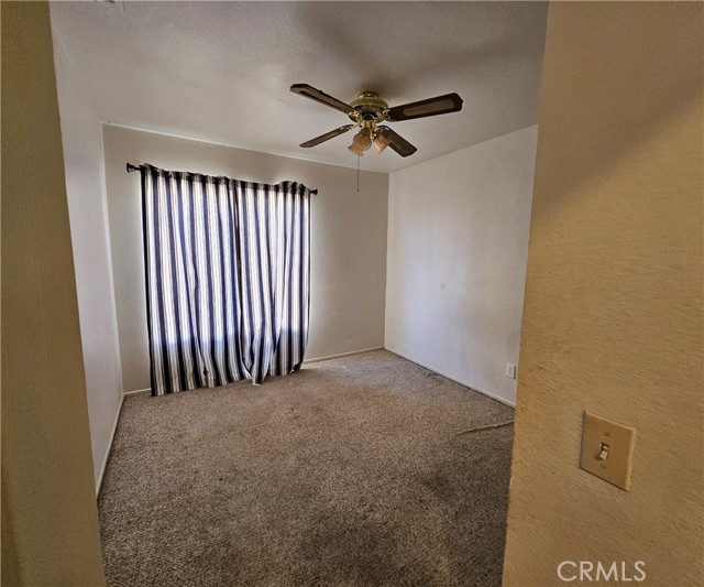 10966 Willow Lane, Adelanto CA: https://media.crmls.org/medias/5c3c7510-c11c-4be4-9494-817da6bad836.jpg