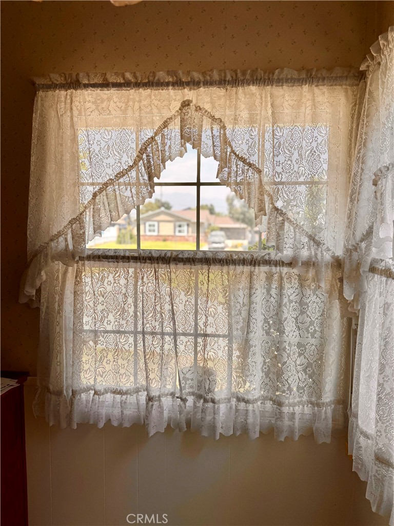 https://media.crmls.org/medias/5c3c76c8-c5e4-410b-b0f8-64f4444a2587.jpg?preset=X-Large