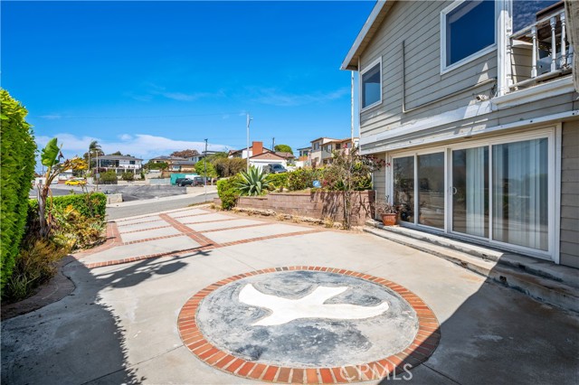 304 Avenue E, Redondo Beach CA: https://media.crmls.org/medias/5c3d144f-8901-4aed-a46b-1a1c93f4990d.jpg