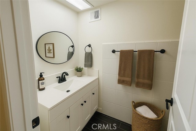 Detail Gallery Image 13 of 19 For 434 S Canon, Beverly Hills,  CA 90212 - 1 Beds | 2 Baths