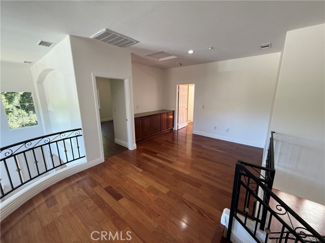 11737 Lois Court, Granada Hills CA: https://media.crmls.org/medias/5c401862-ce88-4dd5-9b6c-2ecec1693d4f.jpg
