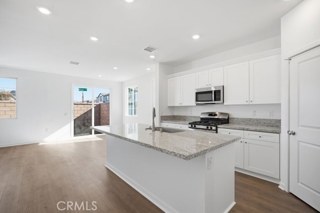 29388 Oceanside Drive, Winchester CA: https://media.crmls.org/medias/5c40c09b-5181-4b9e-9967-c2a5a990ad4a.jpg