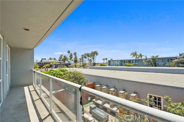 4062 Aladdin Drive, Huntington Beach CA: https://media.crmls.org/medias/5c4142ae-4f19-46ac-8c2d-909e043ab2fb.jpg