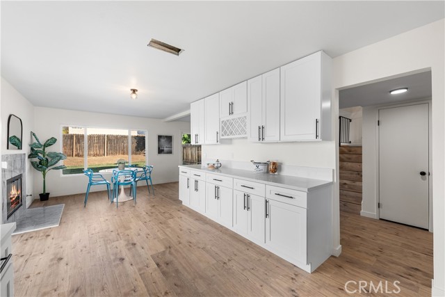 Detail Gallery Image 26 of 54 For 22015 Romar St, Chatsworth,  CA 91311 - 4 Beds | 3 Baths