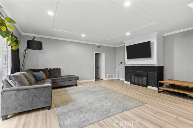 Detail Gallery Image 8 of 26 For 17500 Sherman Way #102,  Van Nuys,  CA 91406 - 3 Beds | 2 Baths