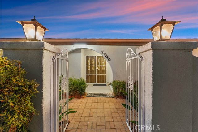 31840 Florida Street, Redlands CA: https://media.crmls.org/medias/5c42c5dd-7bcd-4a87-8319-9d762af543ca.jpg
