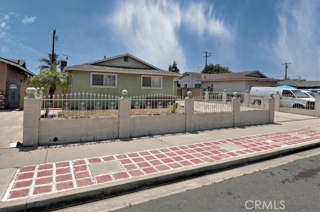 1316 E Romneya Drive, Anaheim CA: https://media.crmls.org/medias/5c42e55e-70fb-4f97-b0b8-6f8e66fec122.jpg