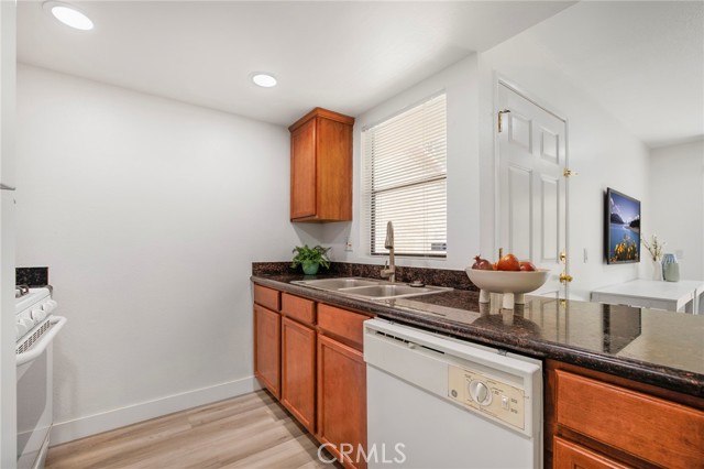 Detail Gallery Image 10 of 21 For 1140 W Blaine St #202,  Riverside,  CA 92507 - 1 Beds | 1 Baths