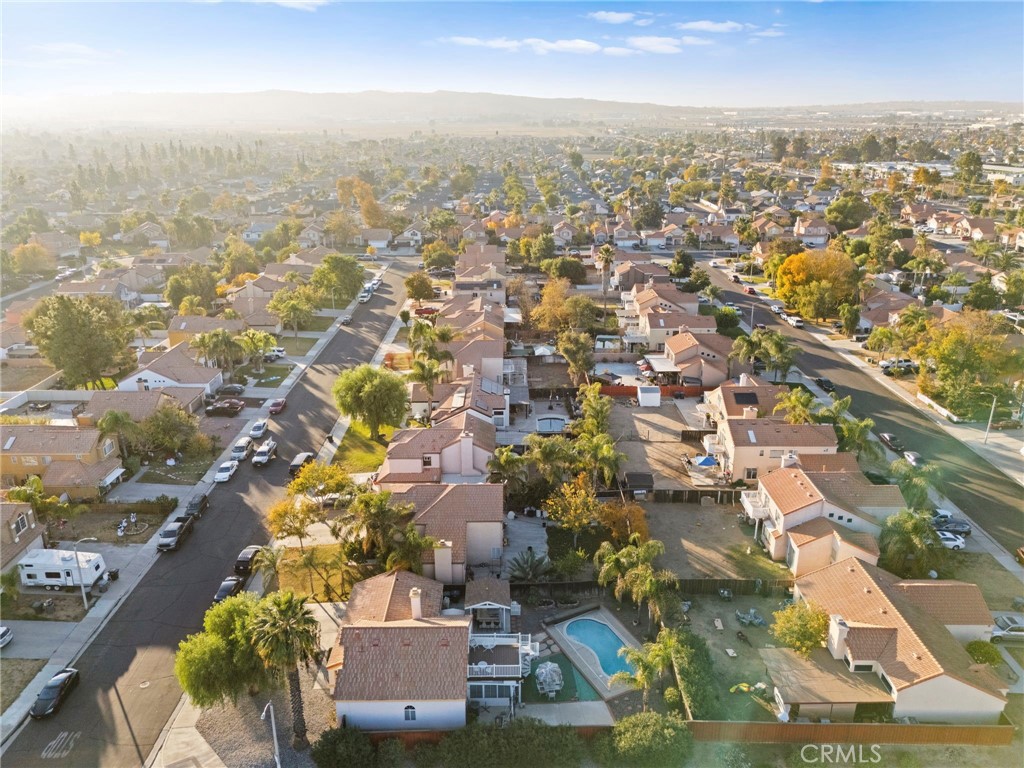 https://media.crmls.org/medias/5c4339ea-3423-491b-8118-d8e7004fc40e.jpg?preset=X-Large