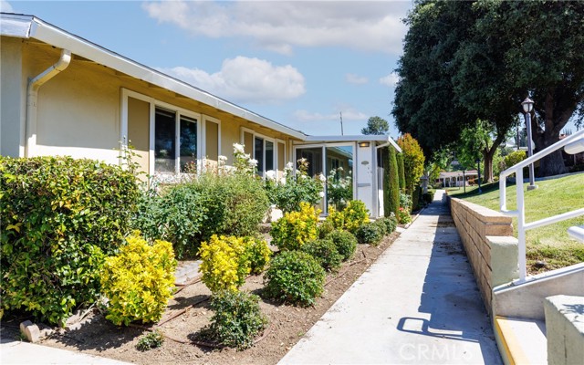 Detail Gallery Image 3 of 45 For 19202 Avenue of the Oaks a,  Newhall,  CA 91321 - 2 Beds | 2 Baths