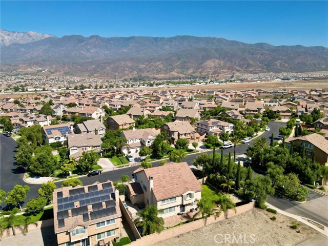 5381 Campania Way, Fontana CA: https://media.crmls.org/medias/5c440102-49af-48dd-942f-97ad081d2c92.jpg