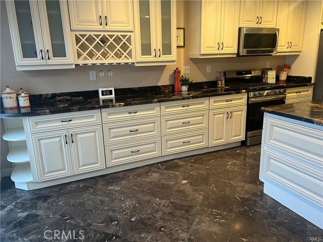 Detail Gallery Image 5 of 22 For 1714 Byerton Ct, Rancho Palos Verdes,  CA 90275 - 3 Beds | 2 Baths