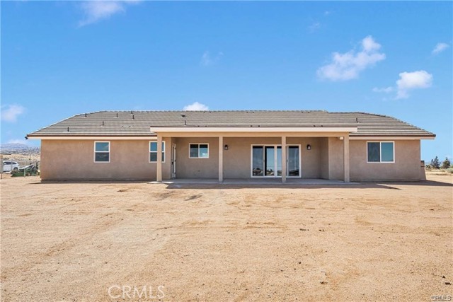 10647 Central Road, Apple Valley CA: https://media.crmls.org/medias/5c4484d6-411e-442f-ba84-60862ea1684c.jpg