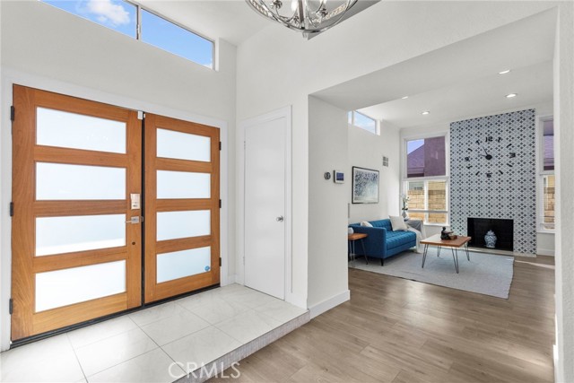 Detail Gallery Image 4 of 44 For 9549 Gladbeck, Northridge,  CA 91324 - 5 Beds | 2/1 Baths