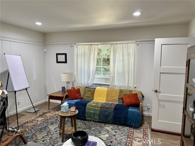 Detail Gallery Image 11 of 28 For 4515 Sherman Oaks Ave, Sherman Oaks,  CA 91403 - 3 Beds | 2/1 Baths