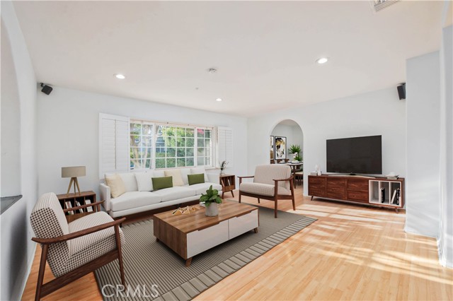 Detail Gallery Image 5 of 18 For 3610 Scadlock Ln, Sherman Oaks,  CA 91403 - 3 Beds | 2/1 Baths