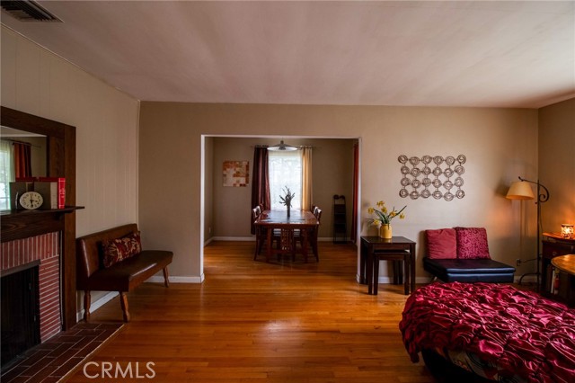 2484 Hanning Avenue, Altadena CA: https://media.crmls.org/medias/5c463332-7aa0-43e5-8803-827b48126404.jpg