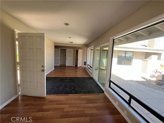 Detail Gallery Image 16 of 25 For 18530 Eucalyptus St, Hesperia,  CA 92345 - 3 Beds | 2/1 Baths