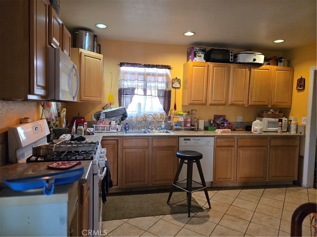 https://media.crmls.org/medias/5c46abc6-b965-45c5-b9c2-3a25aaae72d3.jpg?preset=X-Large