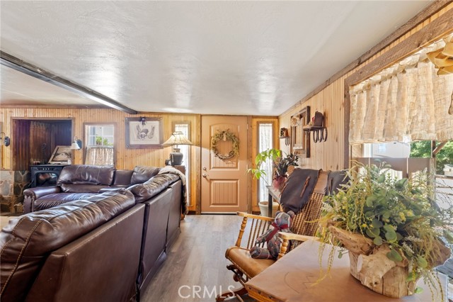 4333 Highway 33, New Cuyama CA: https://media.crmls.org/medias/5c481f03-94db-43d6-b96b-4f149e097675.jpg