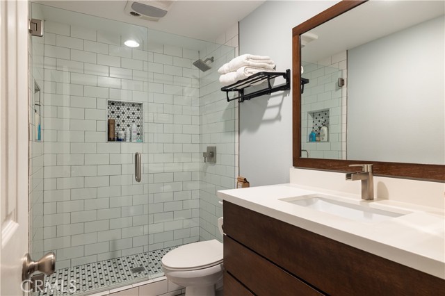 Detail Gallery Image 13 of 20 For 407 E 16th Pl, Costa Mesa,  CA 92627 - 4 Beds | 2/1 Baths