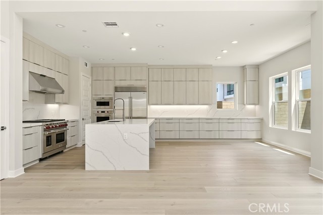 208 Stage, Irvine CA: https://media.crmls.org/medias/5c48d5f8-2729-427e-8be6-001b391107b1.jpg