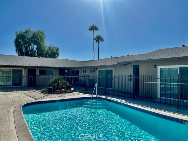 685 E Vista Chino, Palm Springs CA: https://media.crmls.org/medias/5c4945c9-7535-4f11-aeea-ffe500324828.jpg