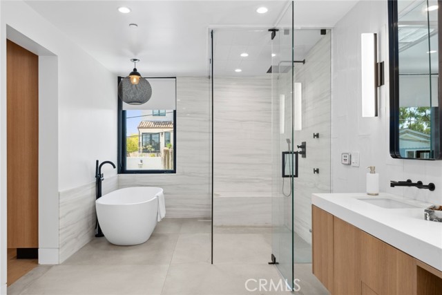 Detail Gallery Image 31 of 53 For 504 Hazel Dr, Corona Del Mar,  CA 92625 - 4 Beds | 3/1 Baths