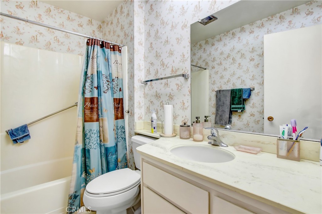 https://media.crmls.org/medias/5c498ff0-029d-455a-9ddc-6a1882149b21.jpg?preset=X-Large