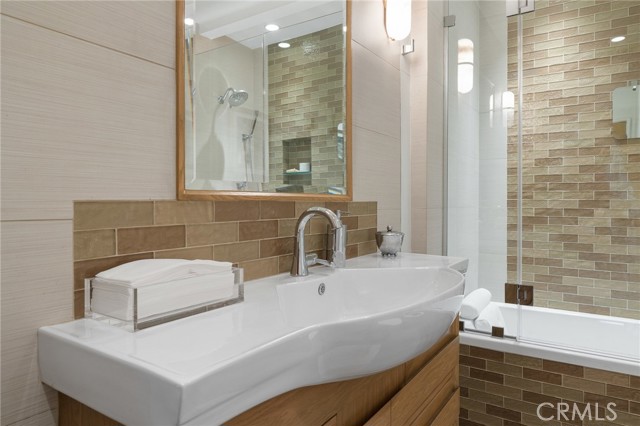 10340 Margate Street, North Hollywood CA: https://media.crmls.org/medias/5c4a331f-f03e-461f-a395-7df8bd95aacc.jpg